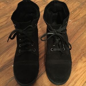 Zigi Girl black suede lace-up ankle boots; size: 6